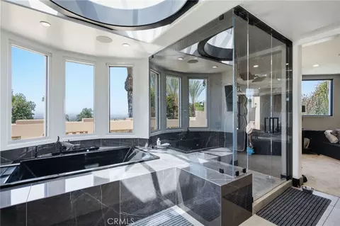 Bath - 6930 Sandtrack, Riverside, CA 92506 photo 7 of 10