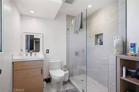 Bath - 6930 Sandtrack, Riverside, CA 92506 photo 8 of 10