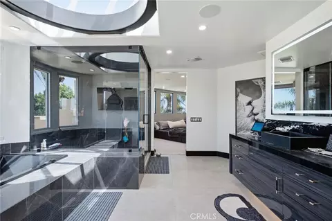 Bath - 6930 Sandtrack, Riverside, CA 92506 photo 5 of 10