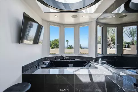 Bath - 6930 Sandtrack, Riverside, CA 92506 photo 6 of 10