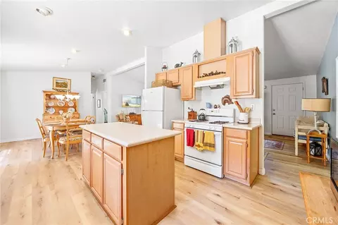 Kitchen - 53435 Idyllbrook Dr, Idyllwild, CA 92549 photo 5 of 5