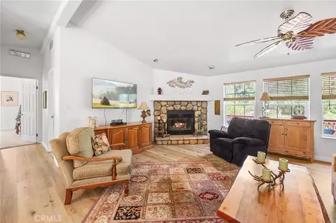 Living - 53435 Idyllbrook Dr, Idyllwild, CA 92549 photo 1 of 1