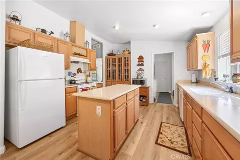 Kitchen - 53435 Idyllbrook Dr, Idyllwild, CA 92549 photo 1 of 5