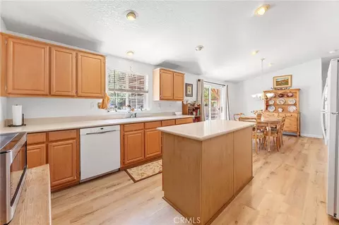 Kitchen - 53435 Idyllbrook Dr, Idyllwild, CA 92549 photo 3 of 5