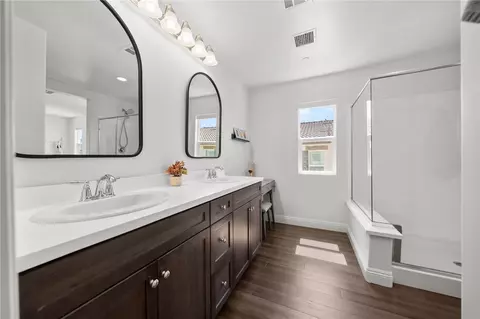 Bath - 24237 Hazelnut Ave, Murrieta, CA 92562 photo 2 of 4