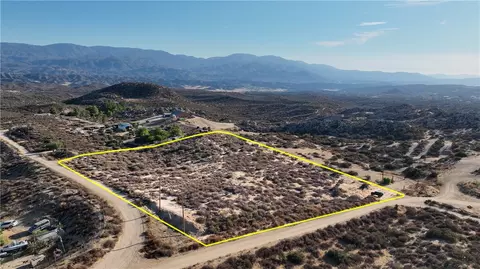 15 Goodlett Rd, Aguanga, CA 92536