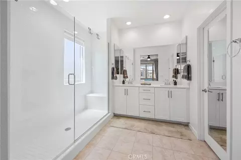 Bath - 32672 Brunello Way, Temecula, CA 92591 photo 2 of 2