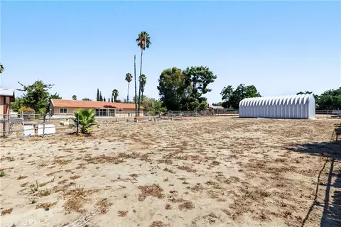 Exterior - 1631 Hackney, Hemet, CA 92543 photo 5 of 6