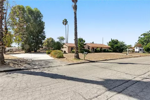 Exterior - 1631 Hackney, Hemet, CA 92543 photo 2 of 6