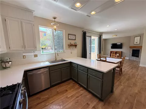 Kitchen - 33193 Romance, Temecula, CA 92592 photo 4 of 6