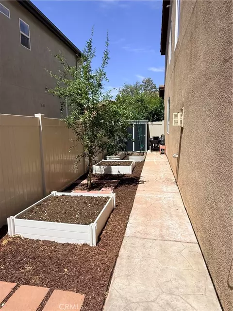 Exterior - 33193 Romance, Temecula, CA 92592 photo 8 of 9