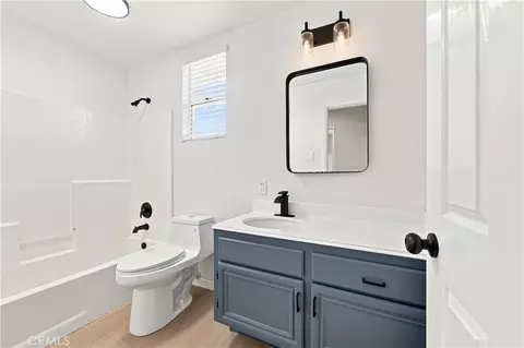 Bath - 32063 Corte Bonilio, Temecula, CA 92592 photo 2 of 4