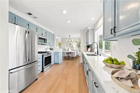 Kitchen - 32063 Corte Bonilio, Temecula, CA 92592 photo 4 of 4