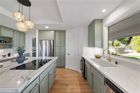 Kitchen - 33747 Madera De Playa, Temecula, CA 92592 photo 5 of 6