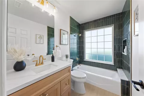 Bath - 33747 Madera De Playa, Temecula, CA 92592 photo 1 of 7