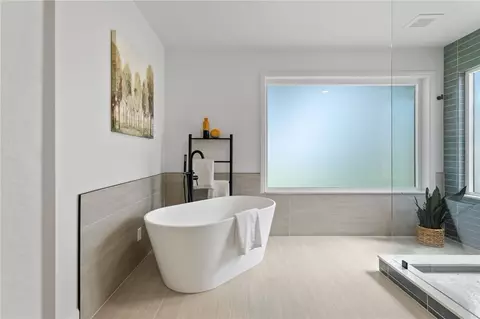 Bath - 33747 Madera De Playa, Temecula, CA 92592 photo 3 of 7