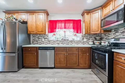 Kitchen - 3017 Lake View Dr, Perris, CA 92571 photo 2 of 3