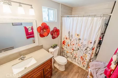 Bath - 3017 Lake View Dr, Perris, CA 92571 photo 3 of 4