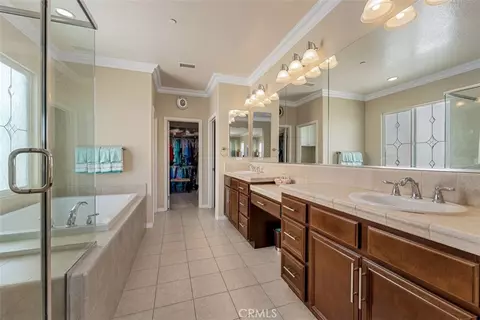 Bath - 34338 Champoux Ct, Temecula, CA 92592 photo 2 of 4