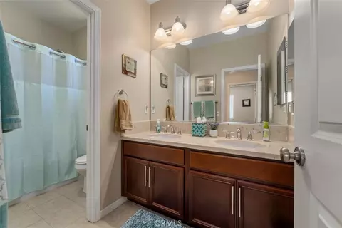 Bath - 34338 Champoux Ct, Temecula, CA 92592 photo 2 of 2