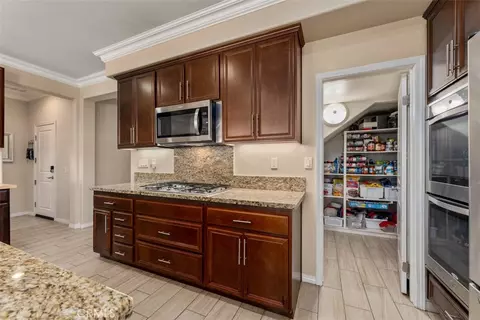 Kitchen - 34338 Champoux Ct, Temecula, CA 92592 photo 4 of 7