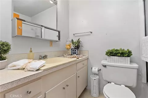 Bath - 127 Brandenburg Ln, Fallbrook, CA 92028 photo 1 of 6