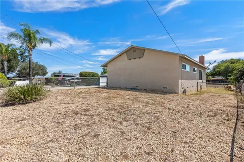 Exterior - 127 Brandenburg Ln, Fallbrook, CA 92028 photo 6 of 8