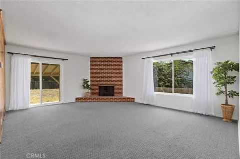 Living - 127 Brandenburg Ln, Fallbrook, CA 92028 photo 1 of 4