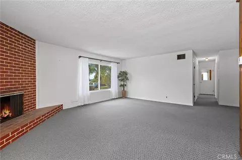 Living - 127 Brandenburg Ln, Fallbrook, CA 92028 photo 3 of 4
