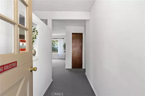 Entry Way - 127 Brandenburg Ln, Fallbrook, CA 92028 photo 2 of 2