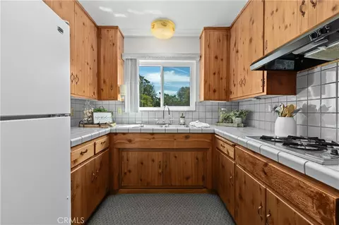 Kitchen - 127 Brandenburg Ln, Fallbrook, CA 92028 photo 3 of 6
