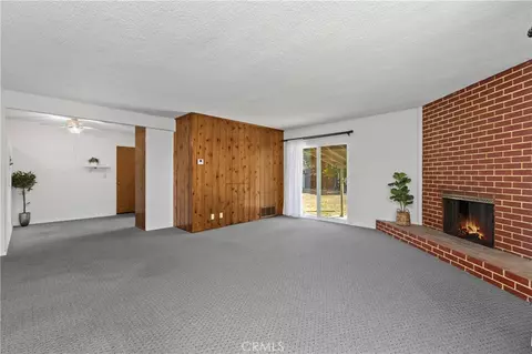 Living - 127 Brandenburg Ln, Fallbrook, CA 92028 photo 2 of 4