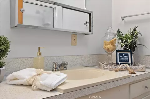 Bath - 127 Brandenburg Ln, Fallbrook, CA 92028 photo 2 of 6