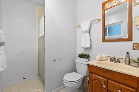 Bath - 127 Brandenburg Ln, Fallbrook, CA 92028 photo 4 of 6