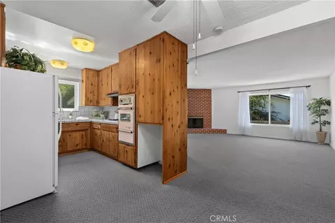 Living - 127 Brandenburg Ln, Fallbrook, CA 92028 photo 4 of 4