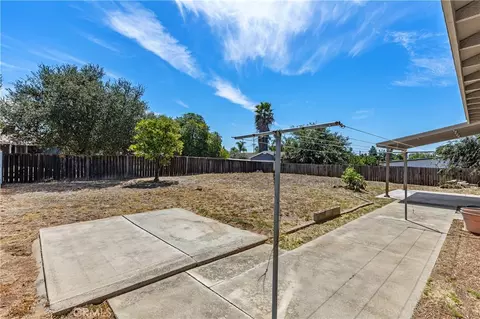 Exterior - 127 Brandenburg Ln, Fallbrook, CA 92028 photo 5 of 8