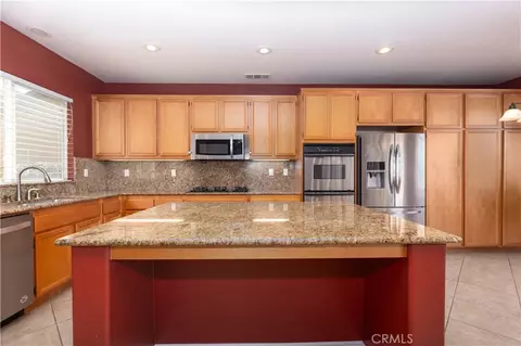 Kitchen - 46223 Drymen Ave, Temecula, CA 92592 photo 2 of 2