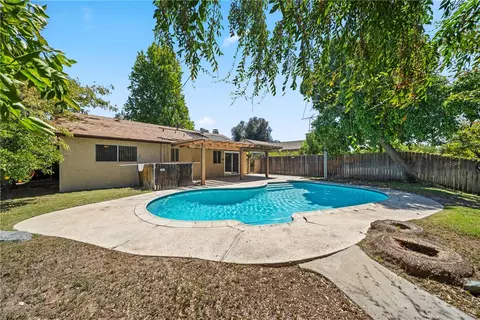 Exterior - 1333 Hunter, Redlands, CA 92374 photo 6 of 8