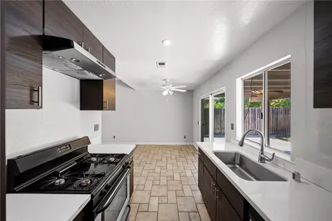 Kitchen - 1333 Hunter, Redlands, CA 92374 photo 2 of 2