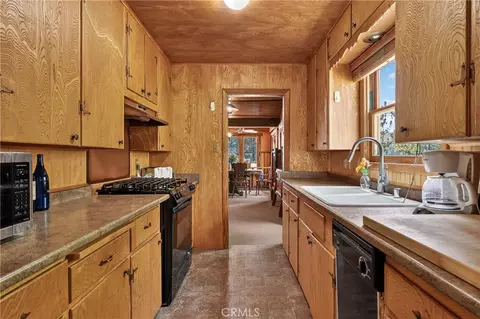 Kitchen - 39112 Waterview, Big Bear Lake, CA 92315 photo 1 of 3