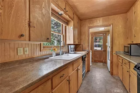 Kitchen - 39112 Waterview, Big Bear Lake, CA 92315 photo 3 of 3