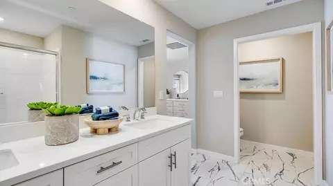 Bath - 1304 Thunderbolt Ln, Rialto, CA 92376 photo 2 of 4