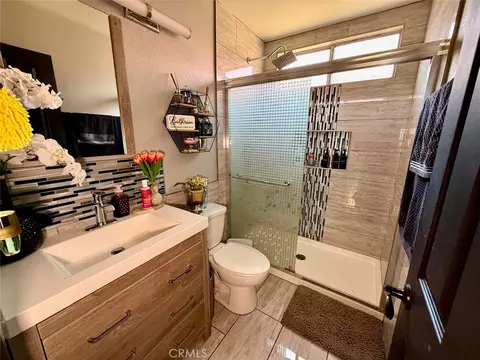 Bath - 1705 Edgefield, Perris, CA 92571 photo 1 of 5