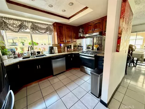 Kitchen - 1705 Edgefield, Perris, CA 92571 photo 2 of 2