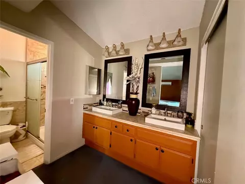 Bath - 1705 Edgefield, Perris, CA 92571 photo 3 of 5