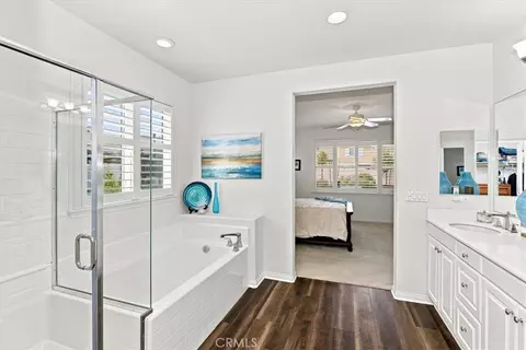 Bath - 33563 Sunbonnet Ct, Wildomar, CA 92595 photo 2 of 5