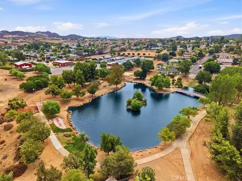 View/Area - 33563 Sunbonnet Ct, Wildomar, CA 92595 photo 9 of 12