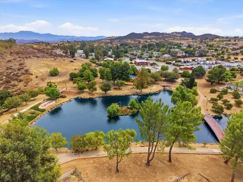 View/Area - 33563 Sunbonnet Ct, Wildomar, CA 92595 photo 10 of 12