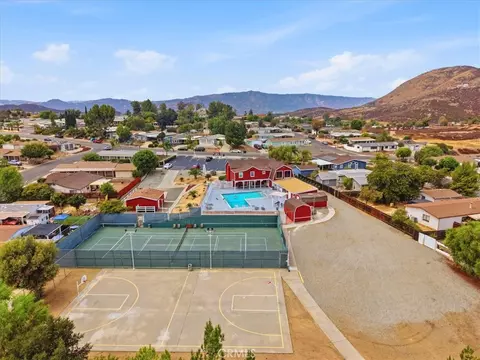 View/Area - 33563 Sunbonnet Ct, Wildomar, CA 92595 photo 4 of 12