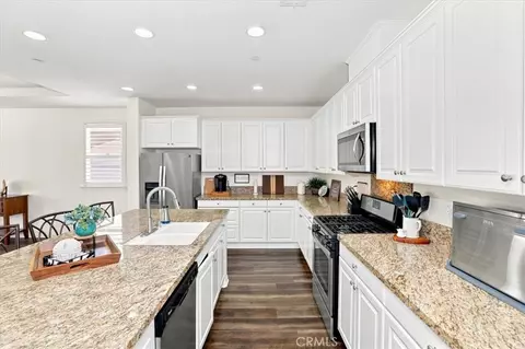 Kitchen - 33563 Sunbonnet Ct, Wildomar, CA 92595 photo 3 of 5